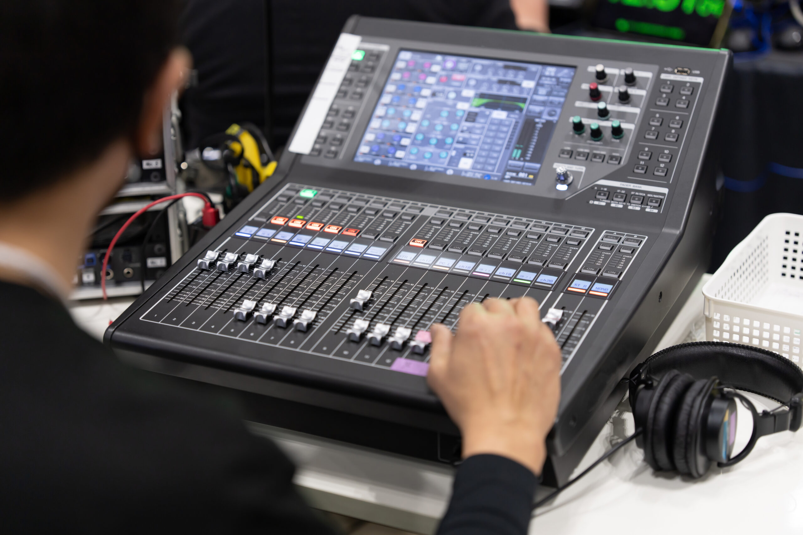 オーディオミキサー